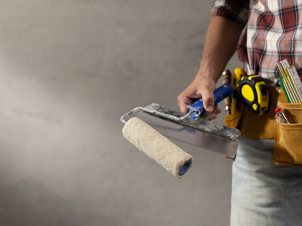 PAINTING_0000s_0004_construction-worker-man-holding-paint-roller-tool-2022-12-15-20-22-02-utc
